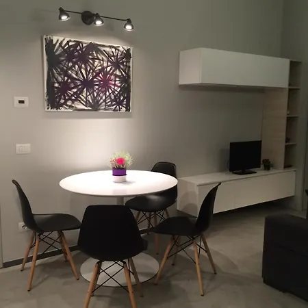 Apartamento Cozy In Paolo Sarpi With Balcony Milán